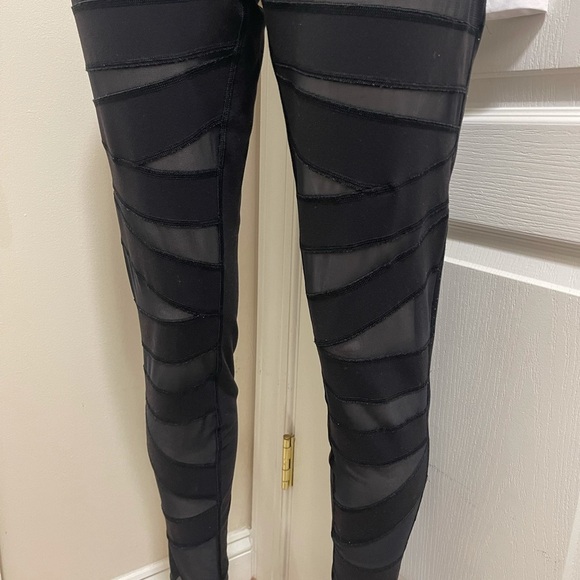 Lululemon great conditions Athletic pants - Picture 4 of 11